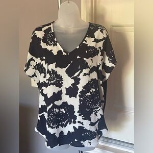 LOFT Navy & White V-Neck Floral Print Top Sz M